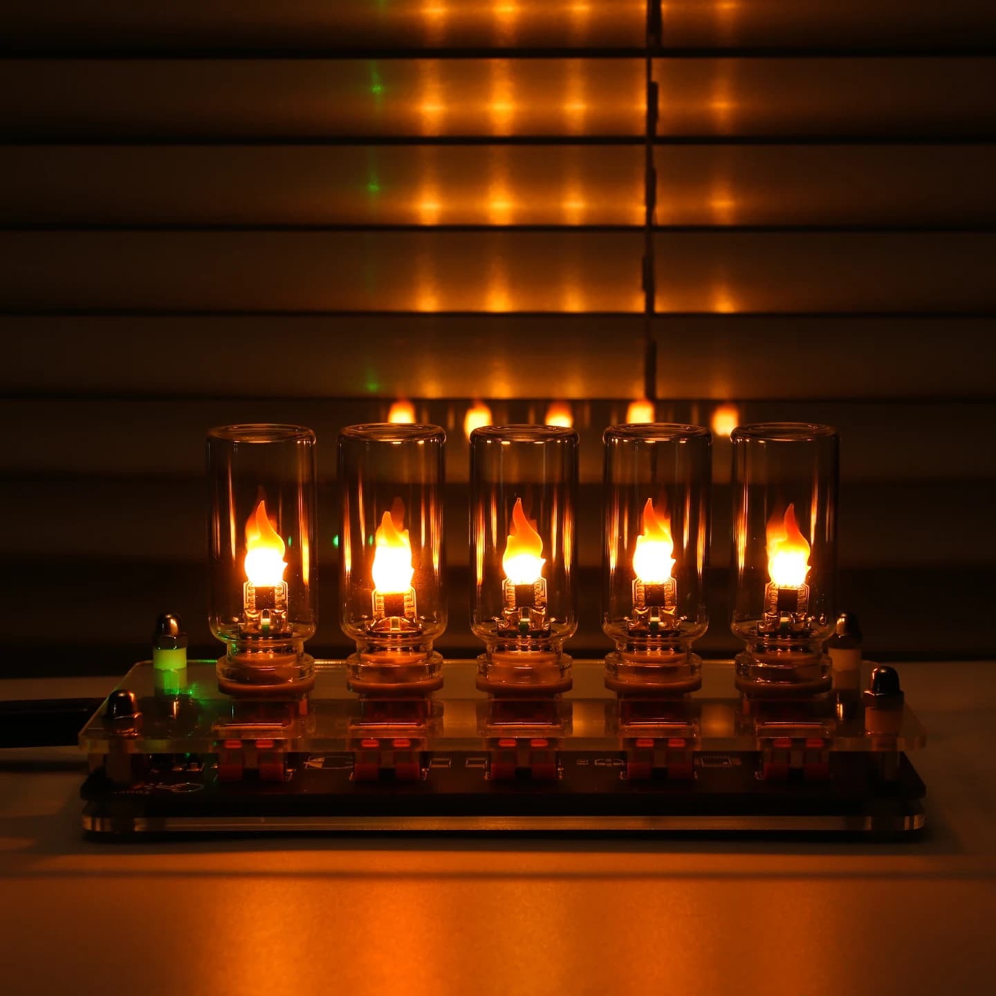 מנורת לילה LED עם להבה מדמה USB